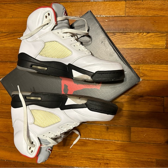 Fire red jordan 5s - Picture 4 of 4